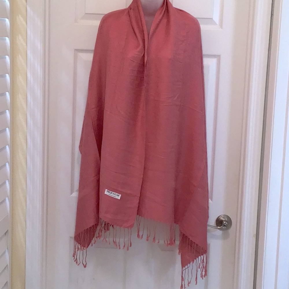 Pashmina jacquard weave, new w/o tags READ